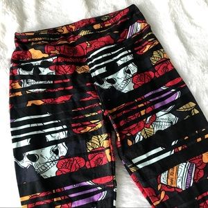 EUC Skull & Roses Leggings 💀 🌹
